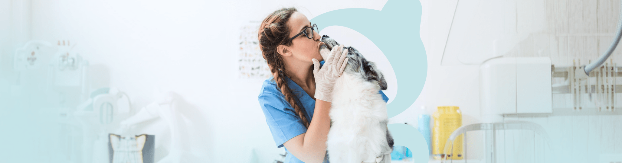Veterinária com cachorro